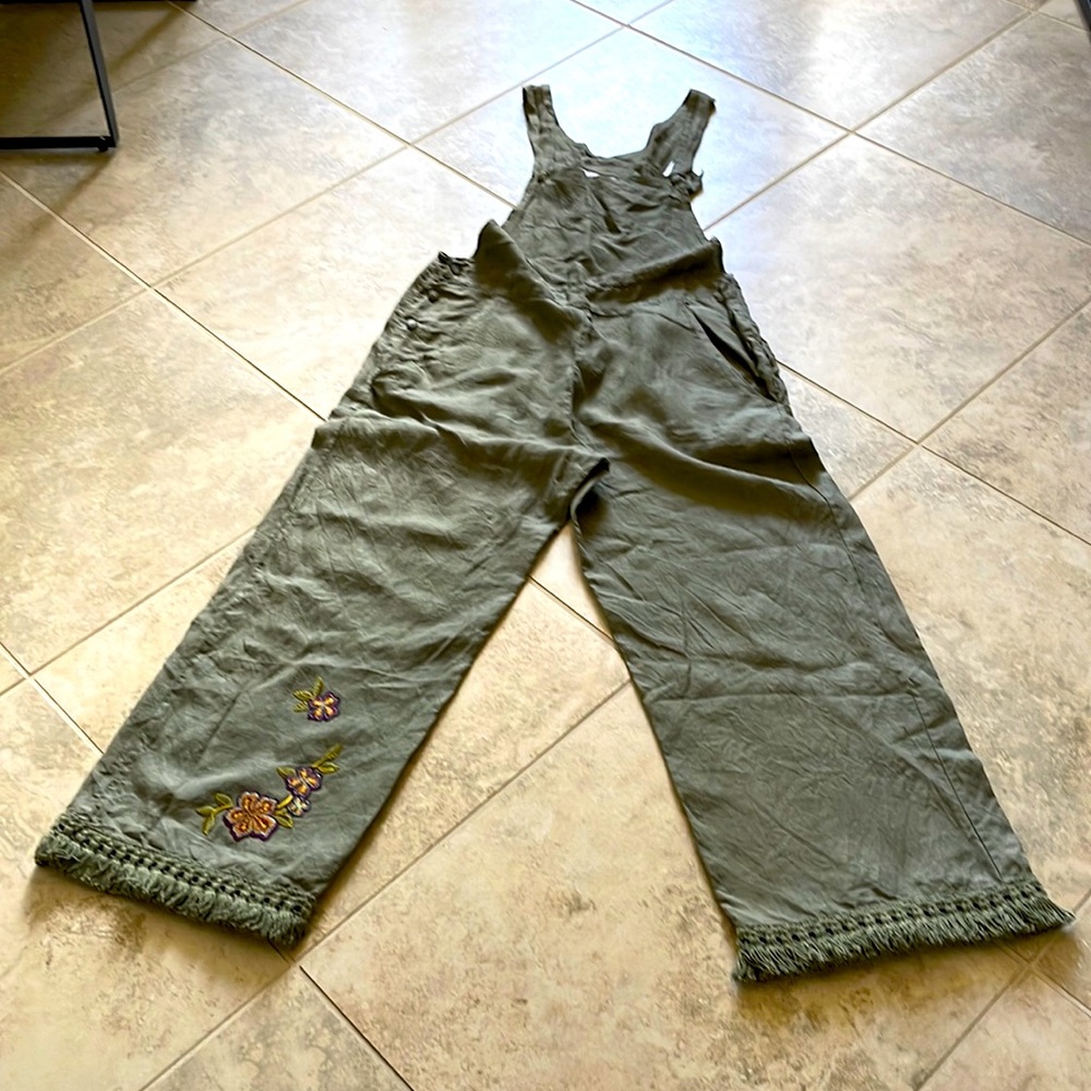 Adorable, Cropped Boho Linen Overalls